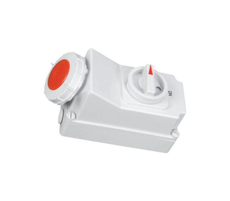 IP67 CEE/IEC socket with switch and mechanical interlocking